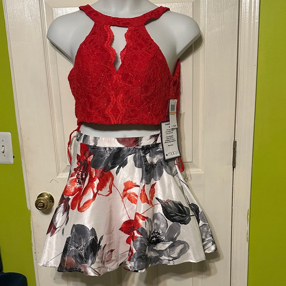 City Studio 2pc Red skirt and top set Holiday/ social party size 7 Macy’s NWT